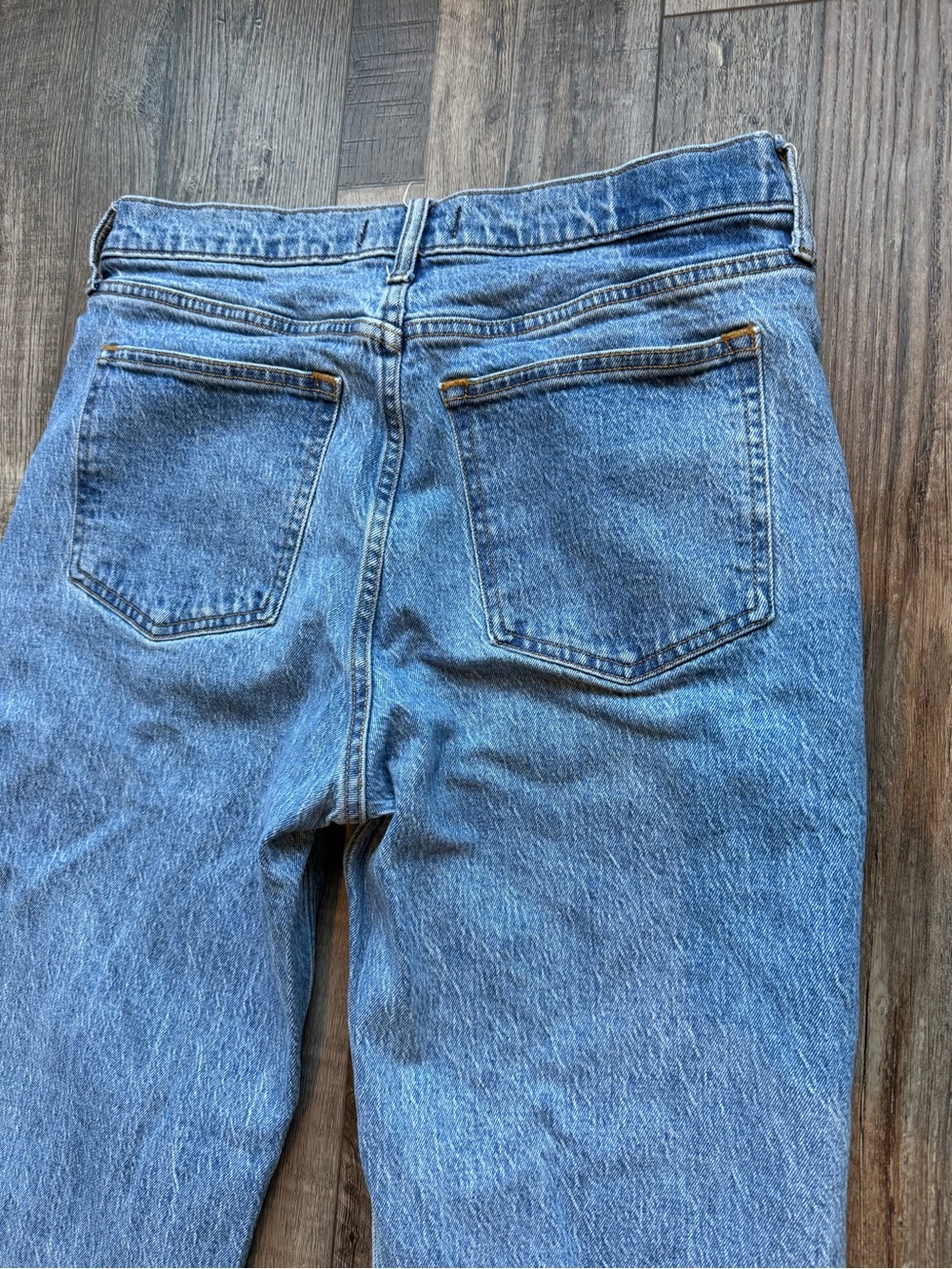 Abercrombie & Fitch High-Rise 90’s Relaxed Wide-Leg Jeans in Medium Blue Denim - Picture 7 of 8